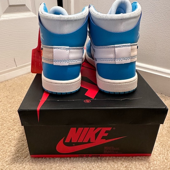 Nike Air Jordan 1 High x Off-White UNC Size 7.5 - Picture 4 of 8